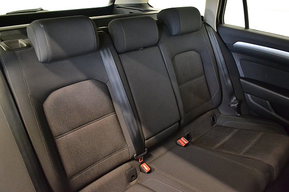 Volkswagen Passat 12 of 24