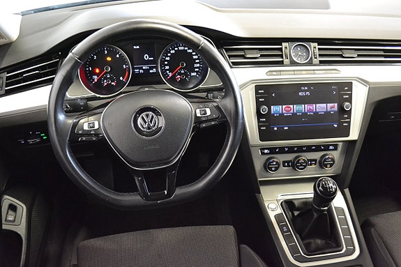 Volkswagen Passat 17 of 24
