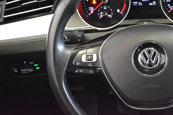 Volkswagen Passat 19 of 24