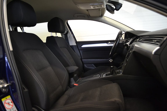 Volkswagen Passat 10 of 24