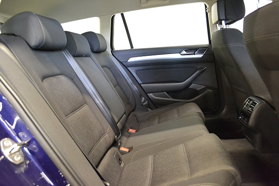 Volkswagen Passat 13 of 24