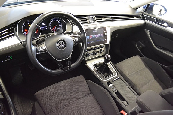 Volkswagen Passat 16 of 24