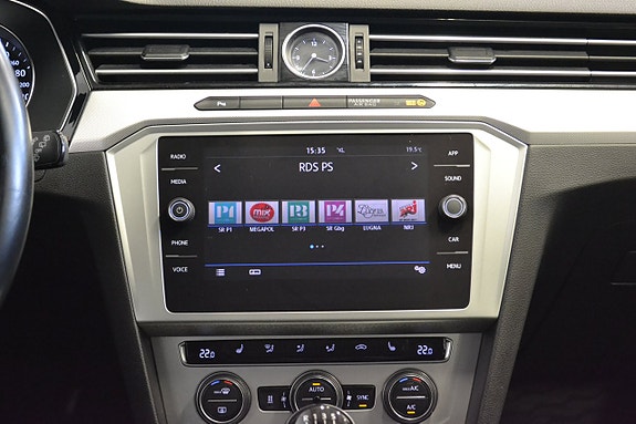 Volkswagen Passat 21 of 24