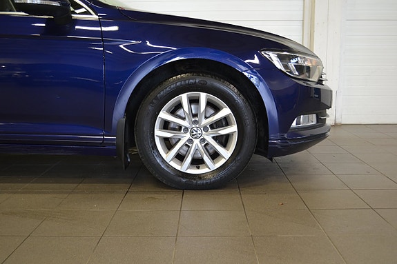 Volkswagen Passat 8 of 24