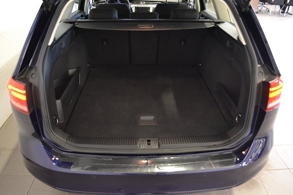 Volkswagen Passat 14 of 24