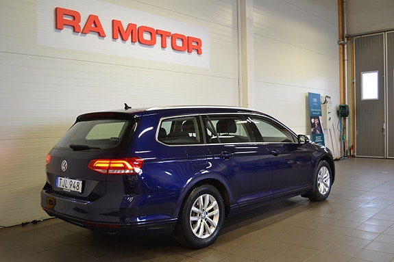Volkswagen Passat 5 of 24
