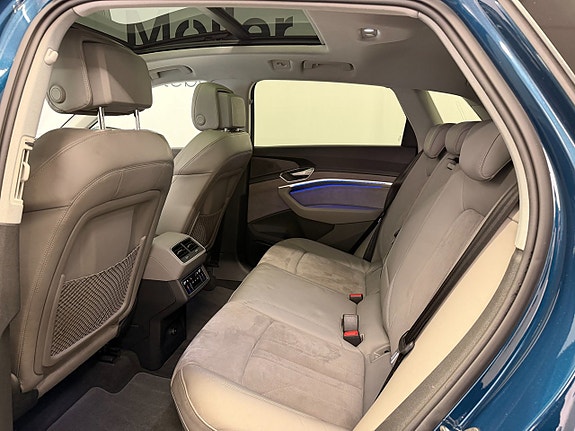 Audi e-tron 11 of 17