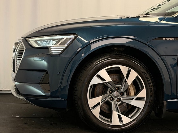 Audi e-tron 8 of 17