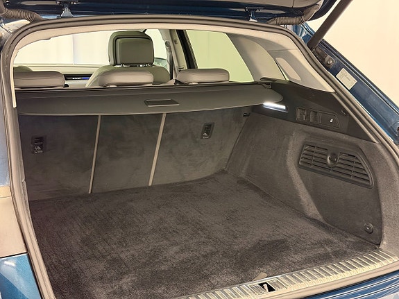 Audi e-tron 16 of 17