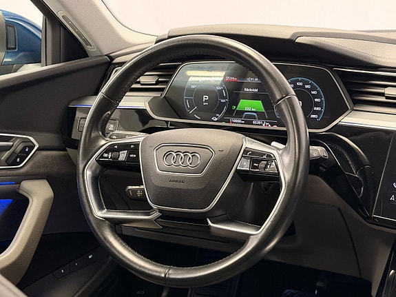 Audi e-tron 14 of 17
