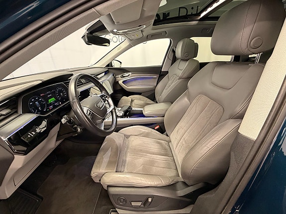 Audi e-tron 10 of 17