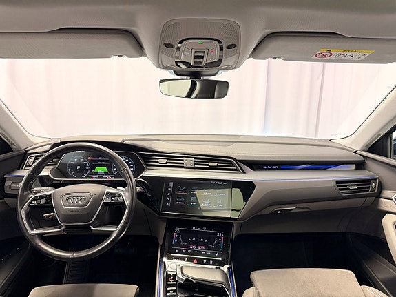 Audi e-tron 13 of 17