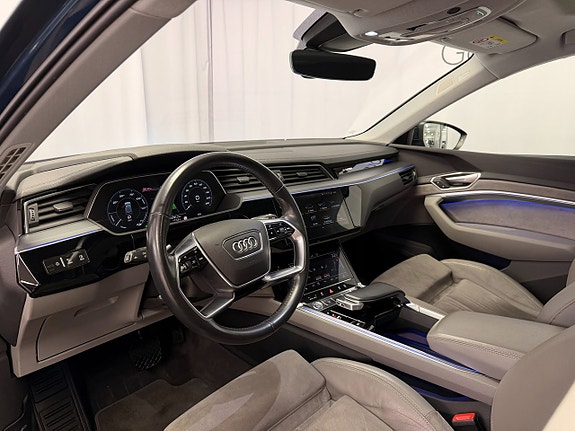 Audi e-tron 12 of 17