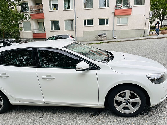 Volvo V40 3 of 24