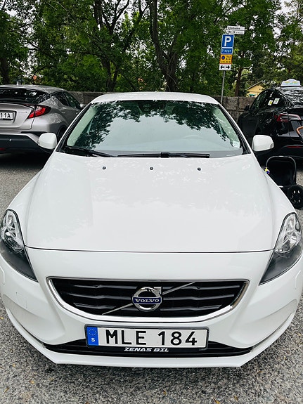 Volvo V40 12 of 24