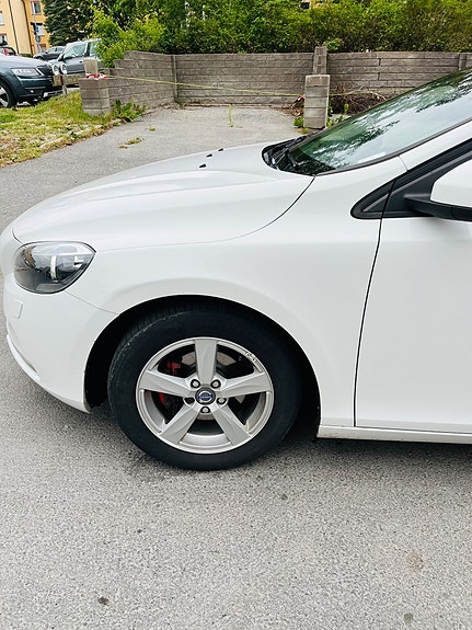 Volvo V40 16 of 24