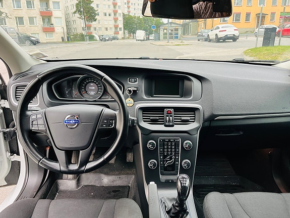 Volvo V40 19 of 24