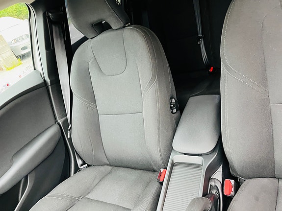 Volvo V40 23 of 24