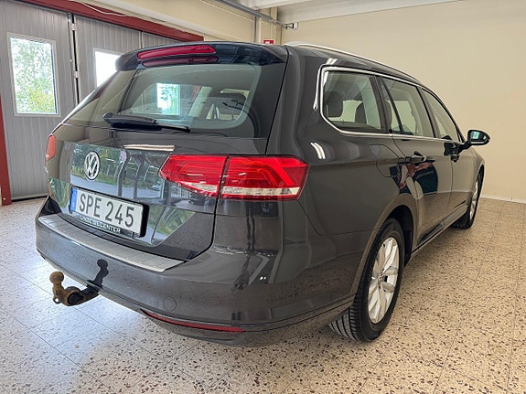 Volkswagen Passat 4 of 11