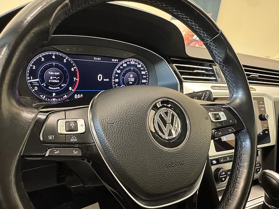 Volkswagen Passat 9 of 11