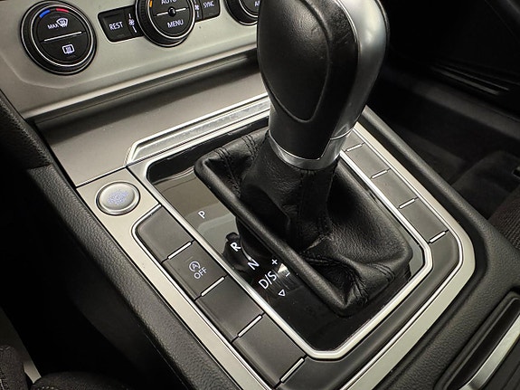 Volkswagen Passat 11 of 11