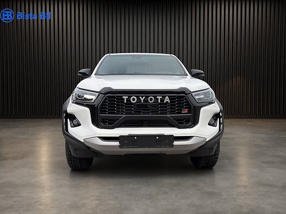 Toyota HiLux 12 of 26