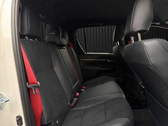 Toyota HiLux 16 of 26