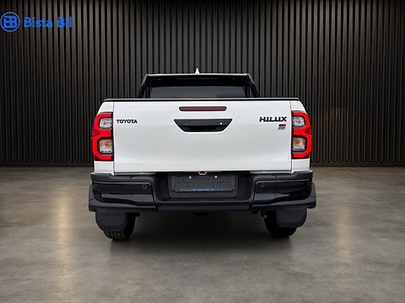 Toyota HiLux 10 of 26