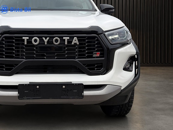 Toyota HiLux 6 of 26