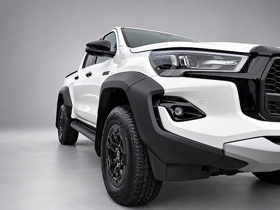 Toyota HiLux 23 of 26