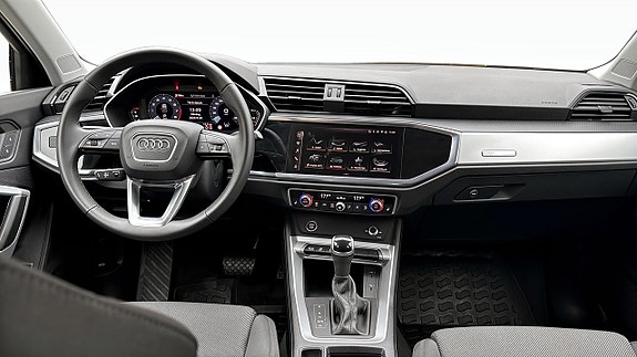 Audi Q3 13 of 15