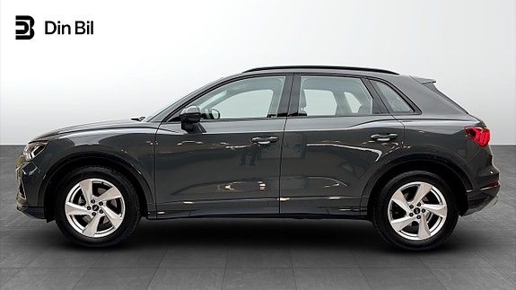 Audi Q3 2 of 15