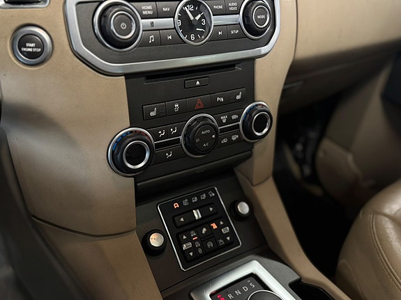 Land Rover Discovery 16 of 18