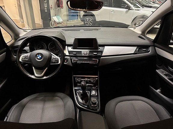 BMW 218i 12 of 19