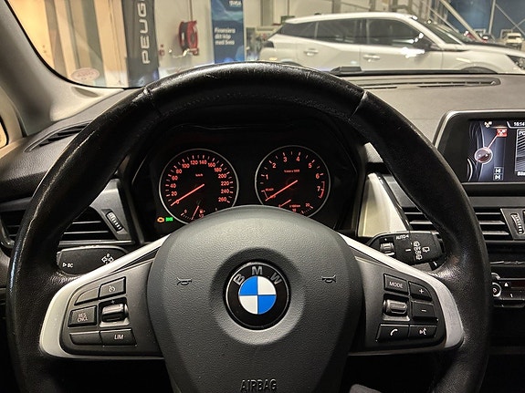 BMW 218i 17 of 19