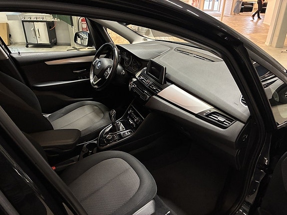 BMW 218i 10 of 19