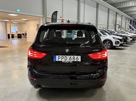 BMW 218i 5 of 19