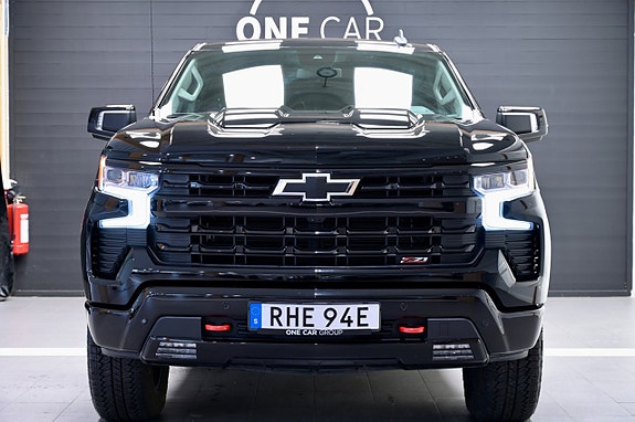 Chevrolet Silverado 1500 2 of 23