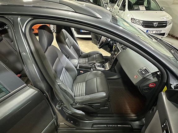 Volvo V50 8 of 22