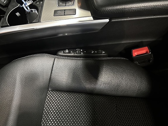Mercedes-Benz E220 12 of 17