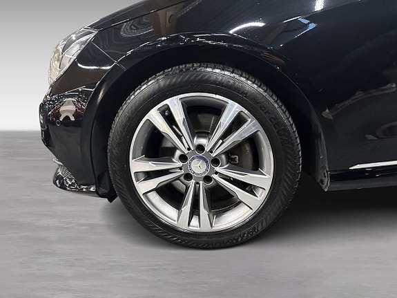 Mercedes-Benz E220 9 of 17