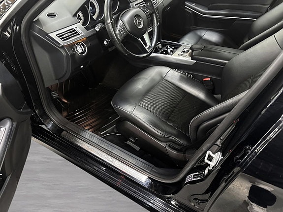 Mercedes-Benz E220 10 of 17