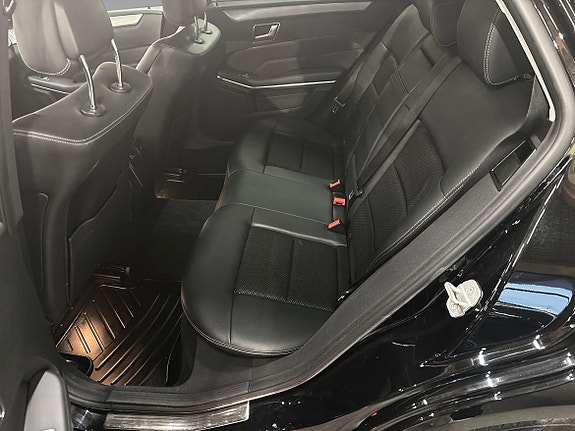 Mercedes-Benz E220 16 of 17