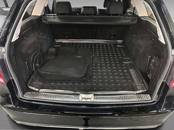 Mercedes-Benz E220 17 of 17