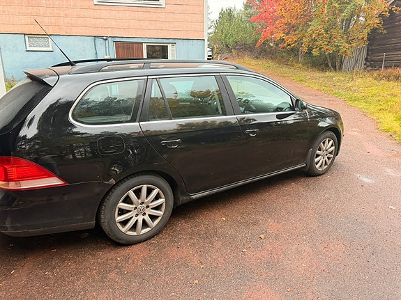 Volkswagen Golf V 2 of 6