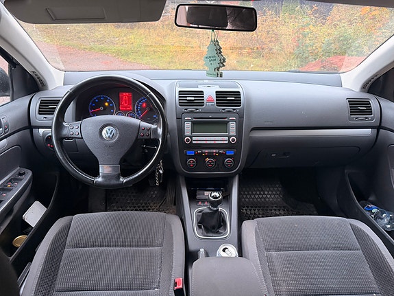 Volkswagen Golf V 5 of 6