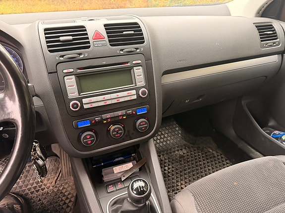 Volkswagen Golf V 6 of 6