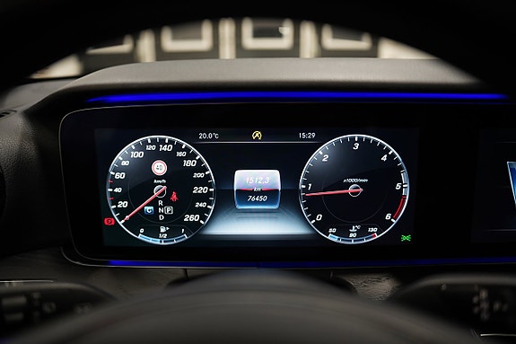 Mercedes-Benz E220 15 of 26