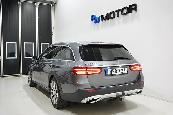 Mercedes-Benz E220 5 of 26