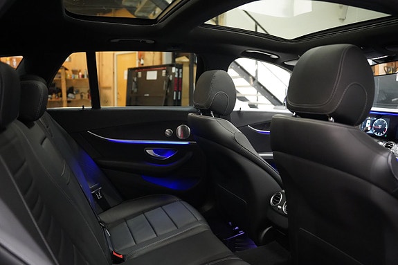 Mercedes-Benz E220 23 of 26